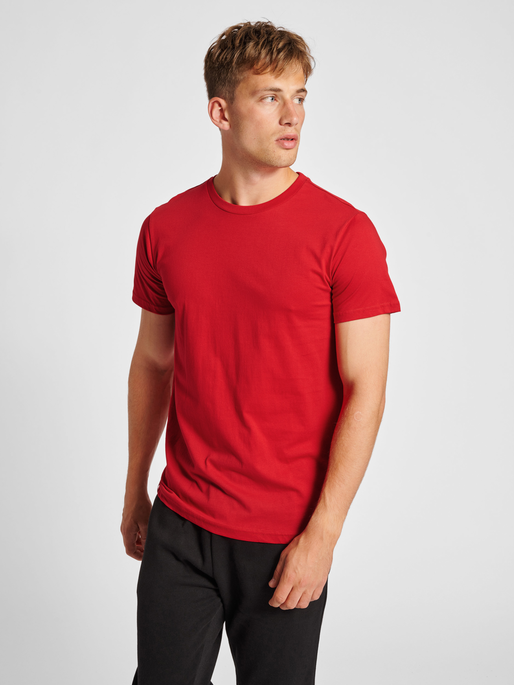 hummel Red Basic SS T-Shirt (men's)