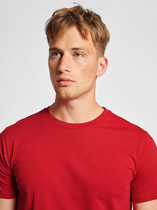 hummel Red Basic SS T-Shirt (men's)