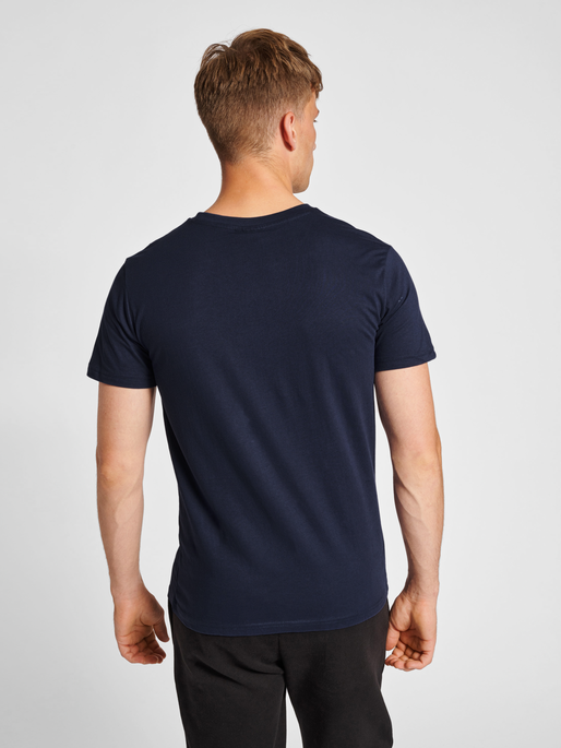 hummel Red Basic SS T-Shirt (men's)