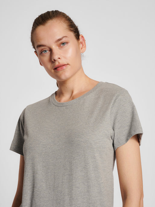 hummel Red Basic SS T-Shirt (women's)