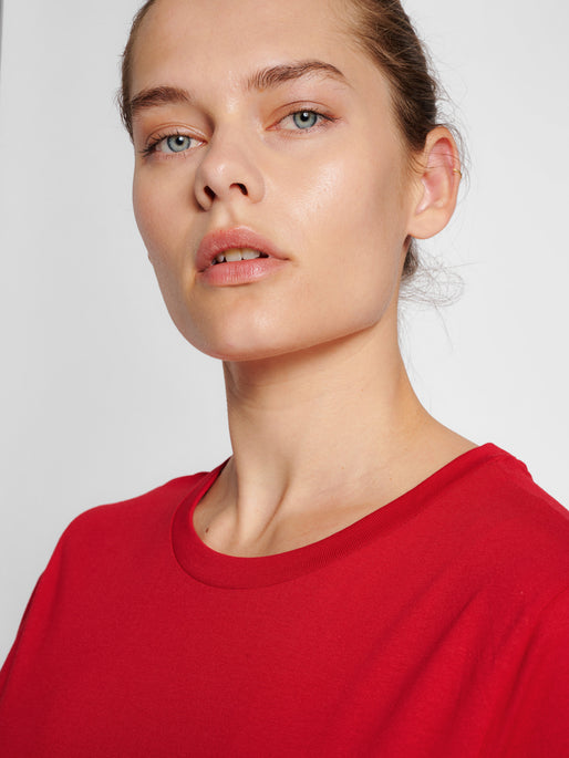 hummel Red Basic SS T-Shirt (women's)