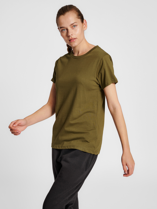 hummel Red Basic SS T-Shirt (women's)